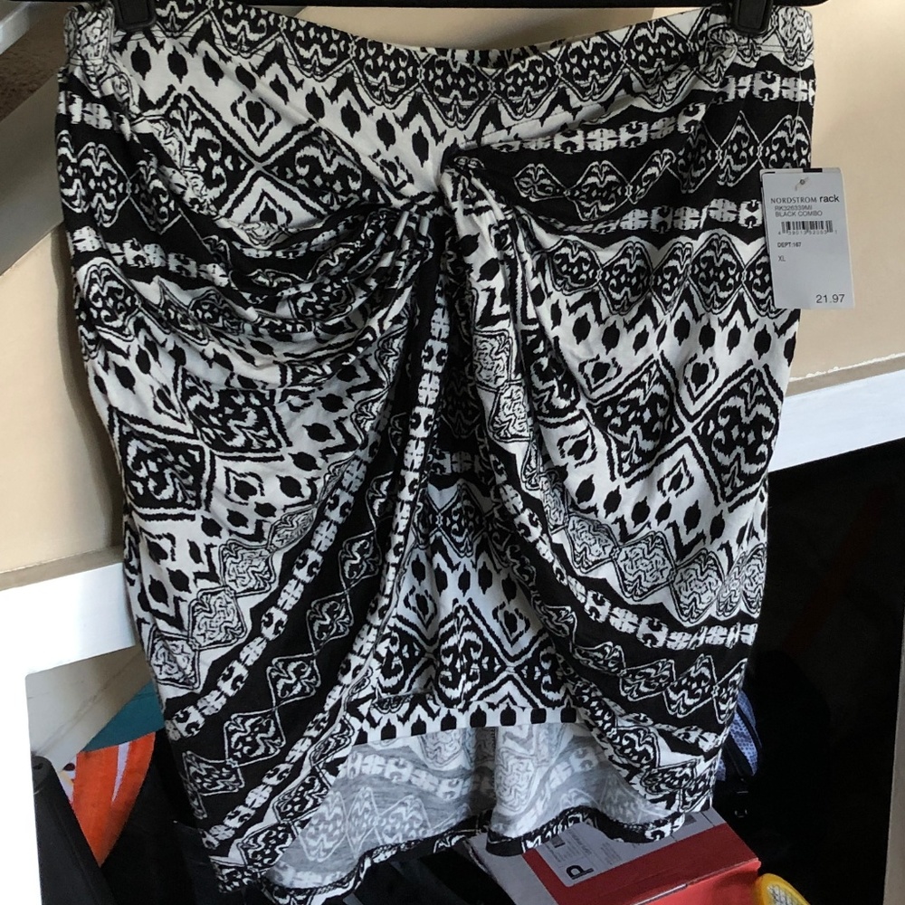FREE PRESS BLACK/WHITE TWISTED FRONT MINI SKIRT XL